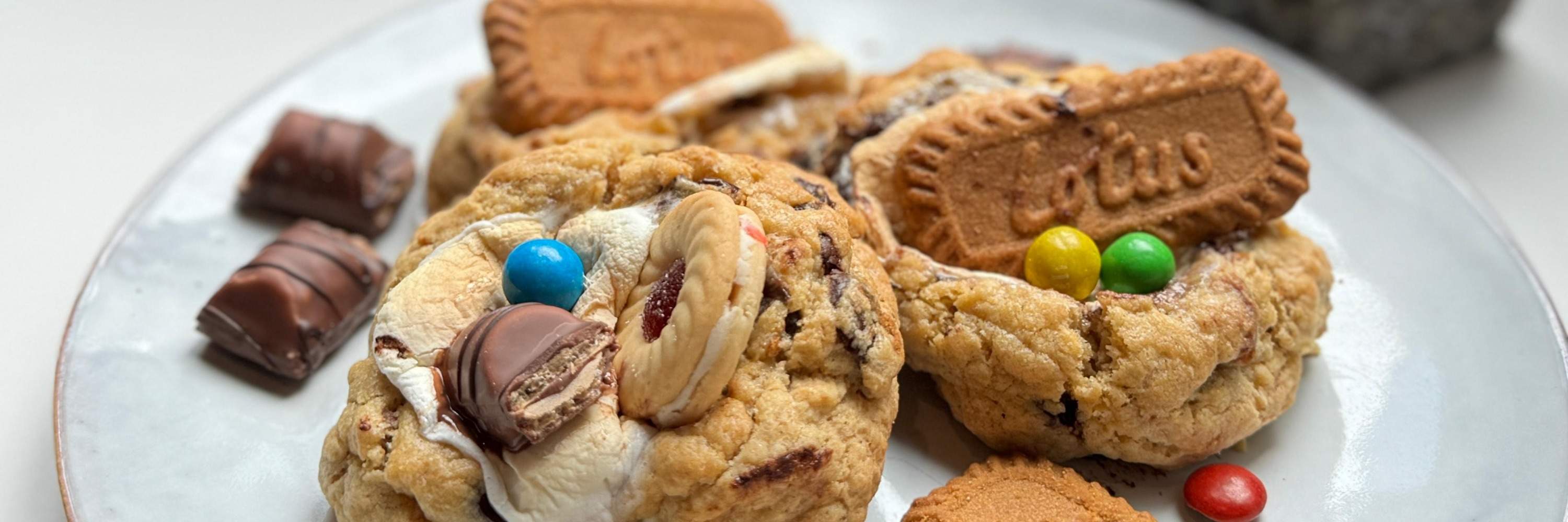 Мягкое шоколадное печенье с зефиром и шоколадом